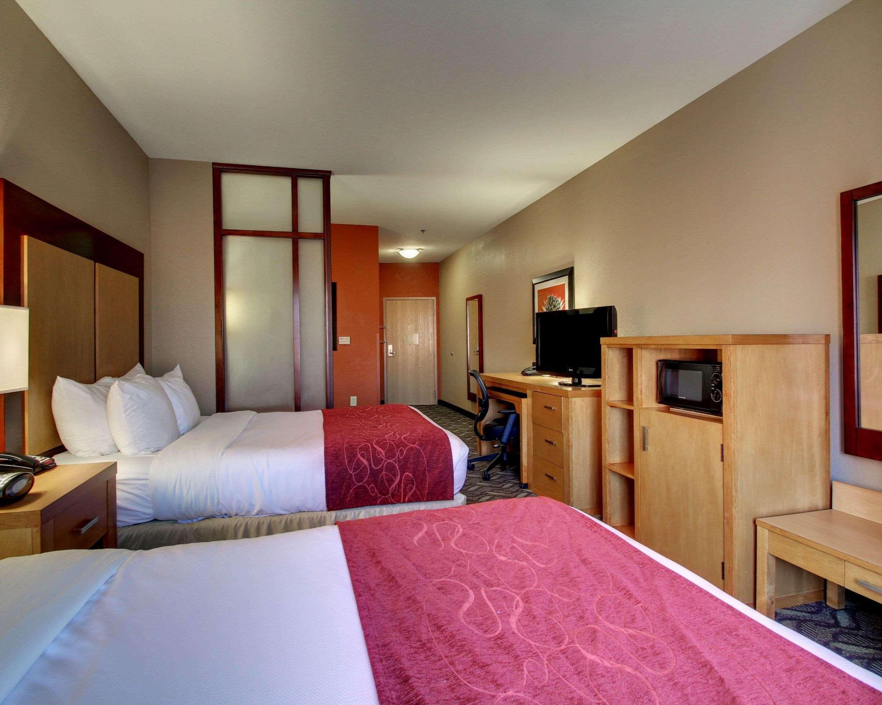 Comfort Suites Airport Luckney Exterior photo