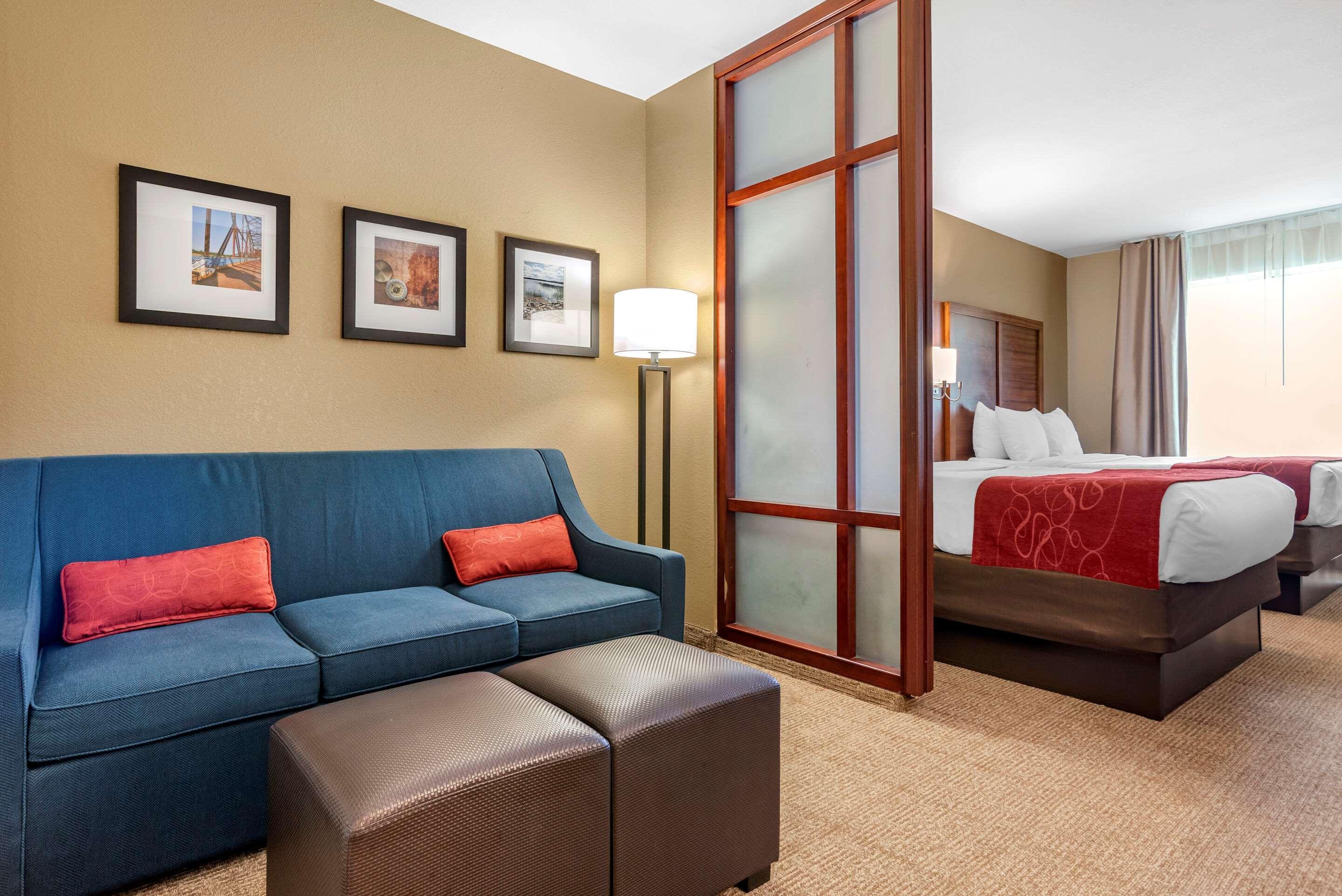 Comfort Suites Airport Luckney Exterior photo