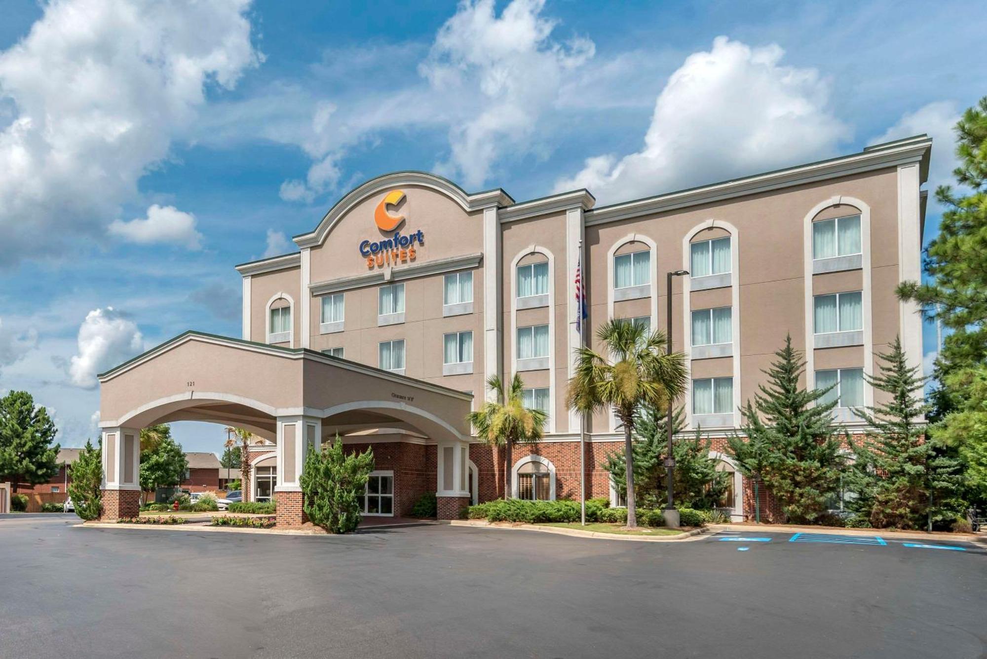 Comfort Suites Airport Luckney Exterior photo